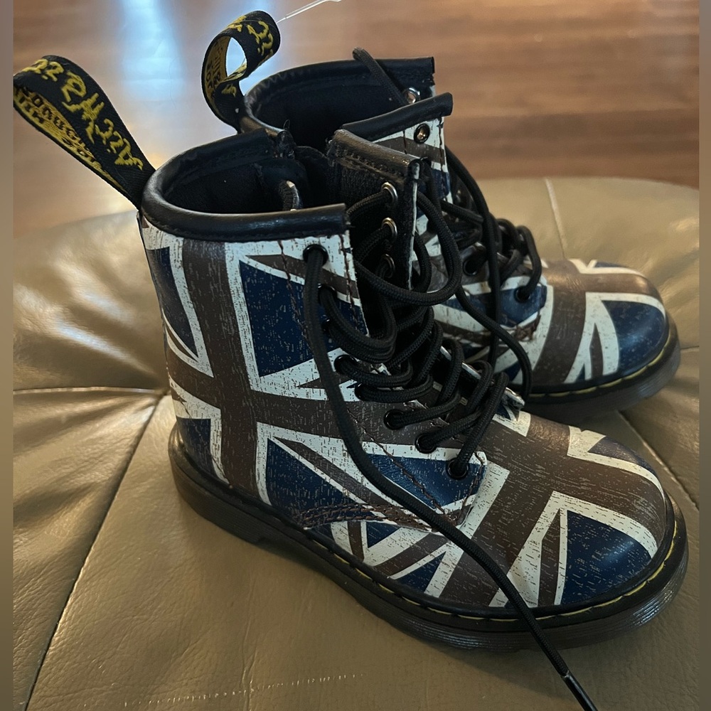 Dr Martens youth 7 British Flag